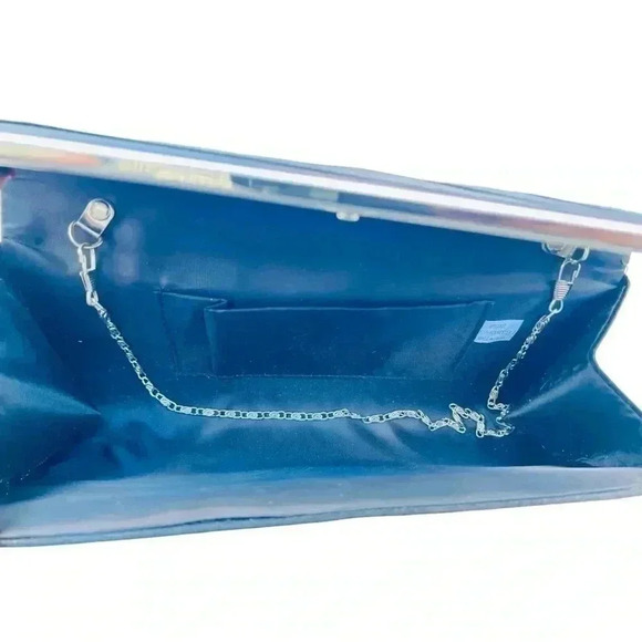 WOMEN’S ELEGANT SPECIAL OCCASION BLACK SATIN CLUTCH•MEDIUM SIZE CLUTCH•LIKE NEW• - Picture 3 of 9